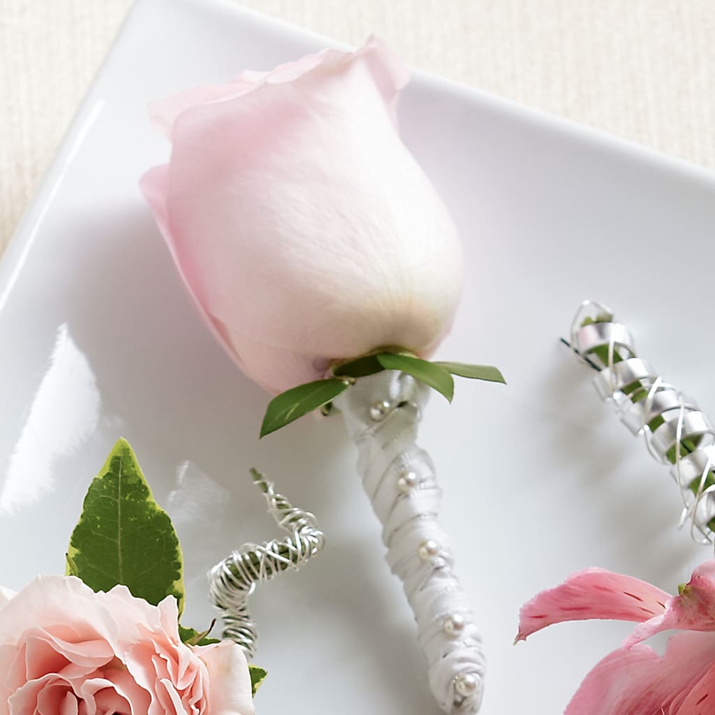 Pink Rose Boutonniere – Watsons Florist, Sullivan MO