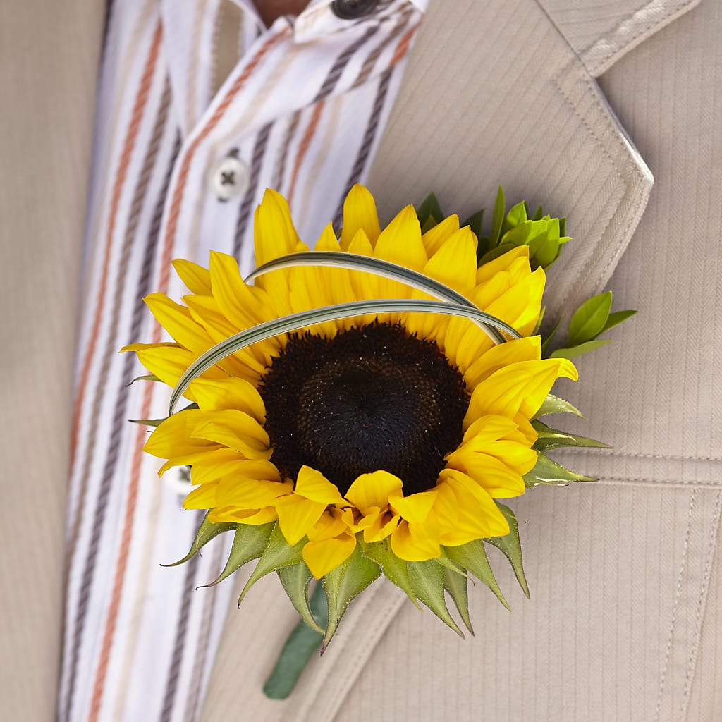 Free Spirit Boutonniere – Watsons Florist, Sullivan MO